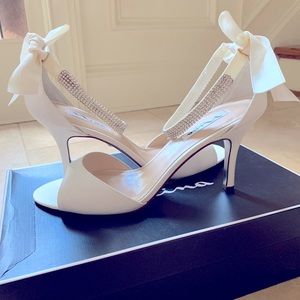 Beautiful Tie-Up Sparkly Dress Heels